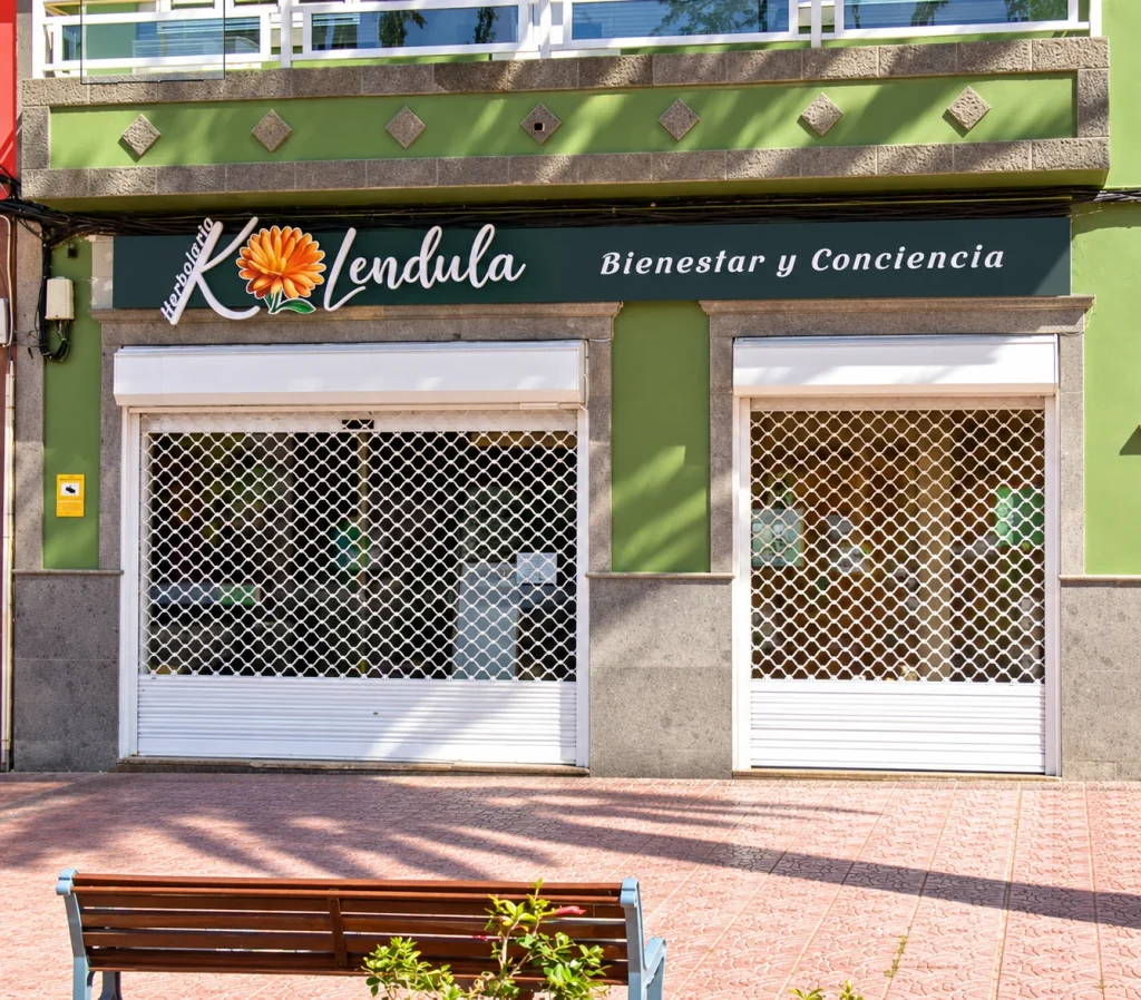 Kalendula · Fachada sin señal ni personas